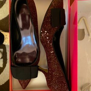 Nine West Burgundy/Red pump, black bow, sequin/sparkle size 8.5, small heel.